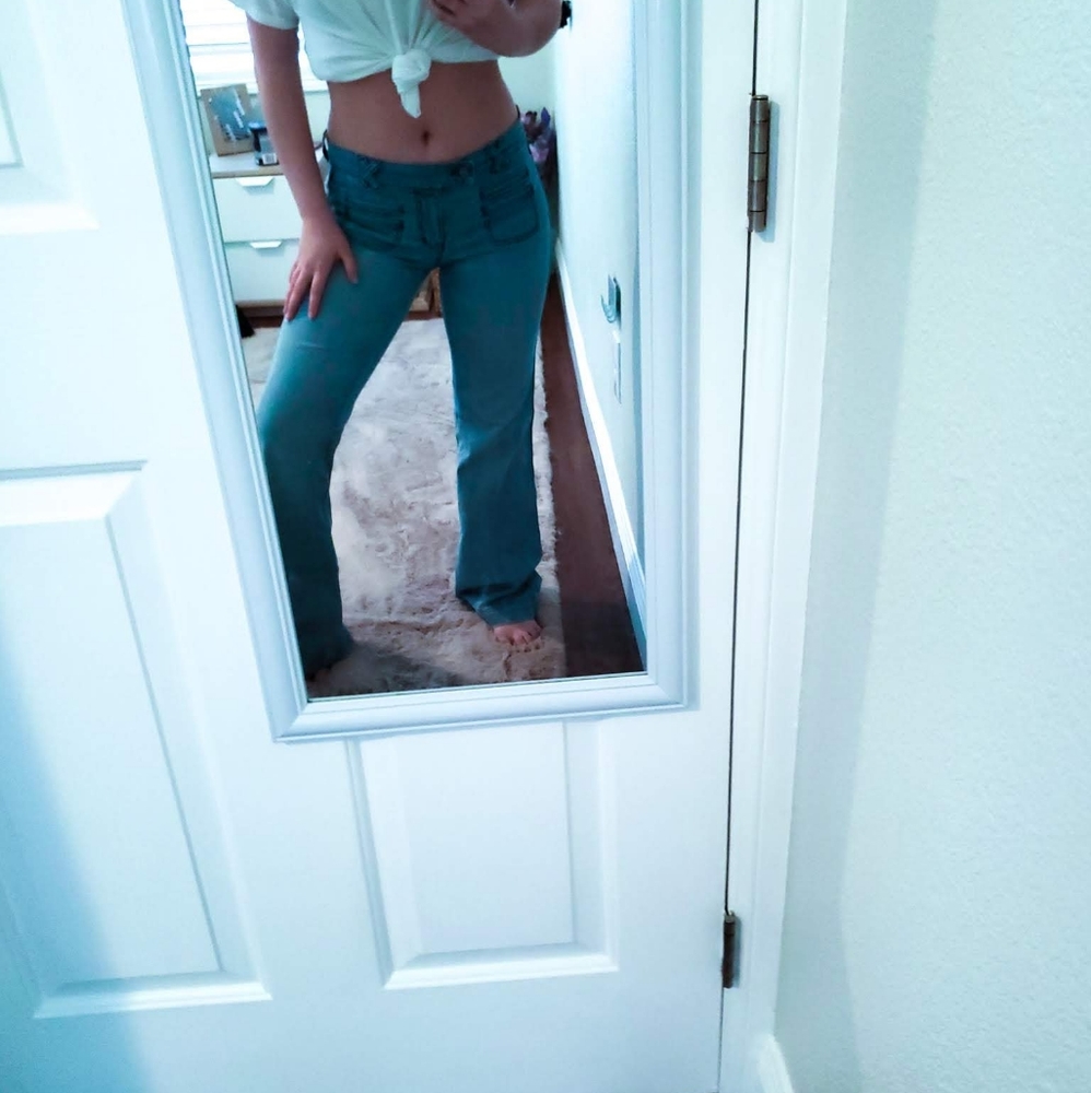 Ultimate sculpt Mid-rise bootcut Jeans.